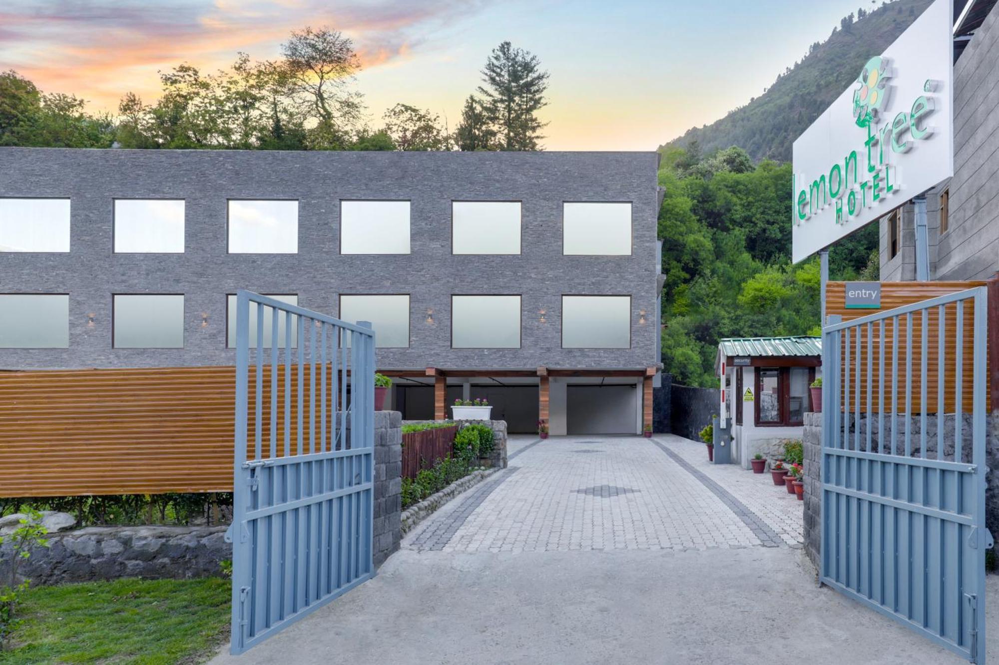 Span Inn Suites Manali Baragran Bagian luar foto